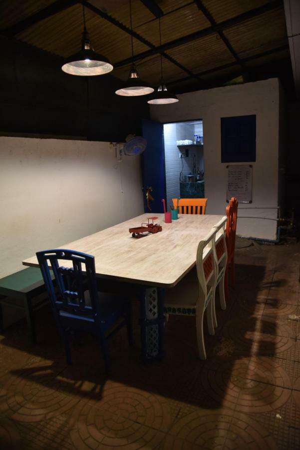The Social Space Hostel Mumbai Exteriör bild